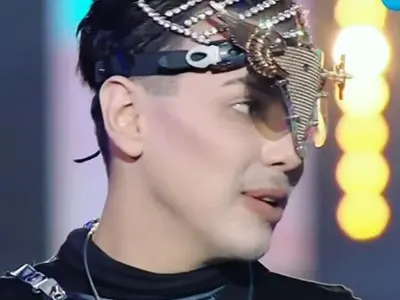 Кулагин пак оплю Гала, нарича я „тетка“