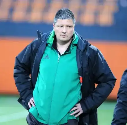 Любо Пенев на промоция заради дългове