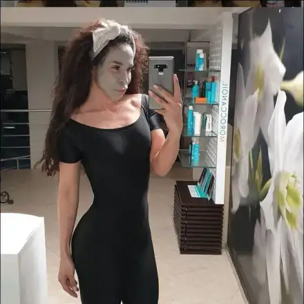 Маги Желязкова плаши със зелено лице