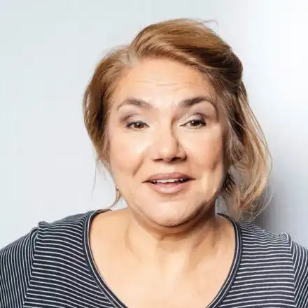 Марта пак напълня, започва диета с чай