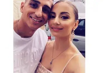 Михаела Маринова ревнува гаджето от фенките му (Певицата брани футболиста със зъби и нокти)