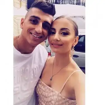 Михаела Маринова ревнува гаджето от фенките му (Певицата брани футболиста със зъби и нокти)