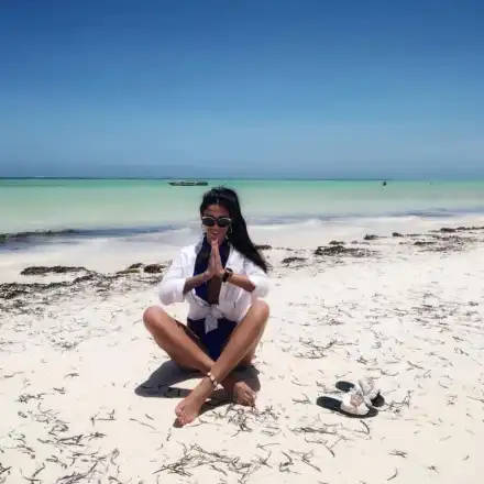 Мис Силикон в Занзибар за ЧРД! Показа и гаджето (Горещи снимки)