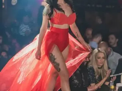 Моделката Кати Ермакова: Мис Еротик работи като касиер в закусвалня