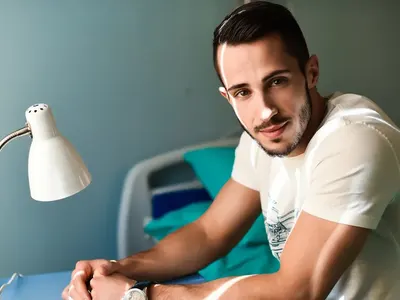 Наум Шопов върти скалпел в две болници