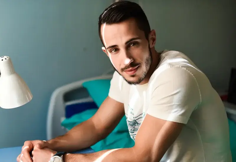 Наум Шопов върти скалпел в две болници