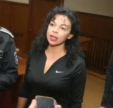 Николай Банев пише книга в килията