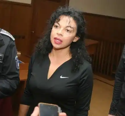 Николай Банев пише книга в килията