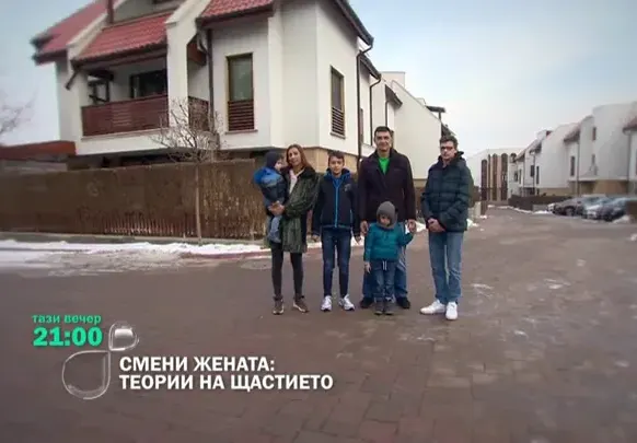 Парадокс! Ето огромната къща на Владо Николов, а жена му спи на земята...  (Снимки)
