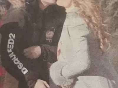 Пилето мляска пиленцето