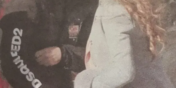 Пилето мляска пиленцето