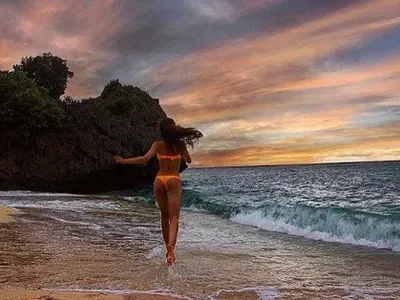 Райна показа дупе на плажа (СНИМКА в галерията)