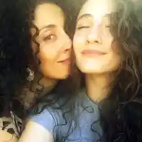 Саня прави дъщеря си певица