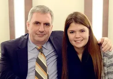 Щерката на Калфин го изненада с гадже арабин