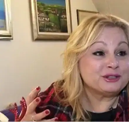 Тони Димитрова чете кримки по цяла нощ