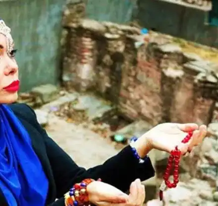 Вулева изглади бръчки с лифтинг, сменя силиконовите си импланти с по-големи