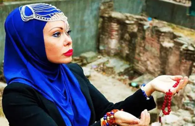 Вулева изглади бръчки с лифтинг, сменя силиконовите си импланти с по-големи