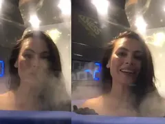 Лили Клюкарката замръзна