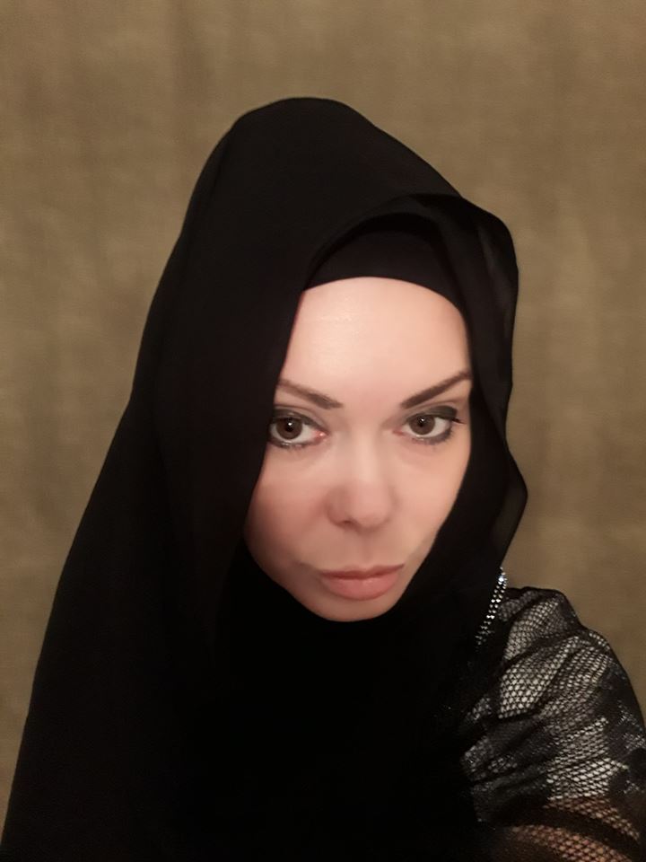 Албена Вулева върти търговия с амулети