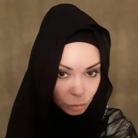 Албена Вулева върти търговия с амулети