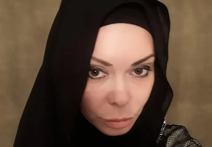 Албена Вулева върти търговия с амулети
