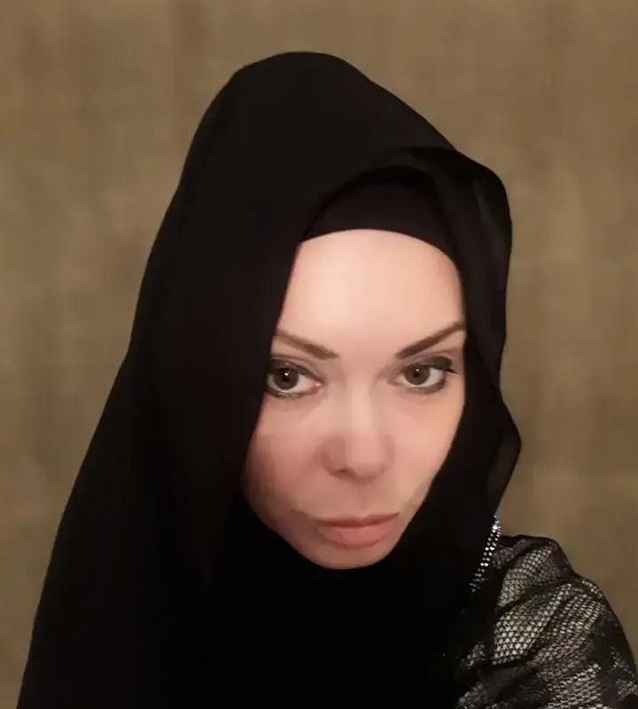 Албена Вулева върти търговия с амулети