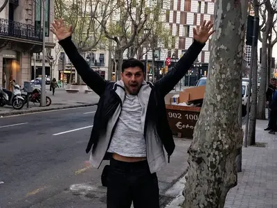 Александър Сано спи за 500 лева на нощ в Барселона