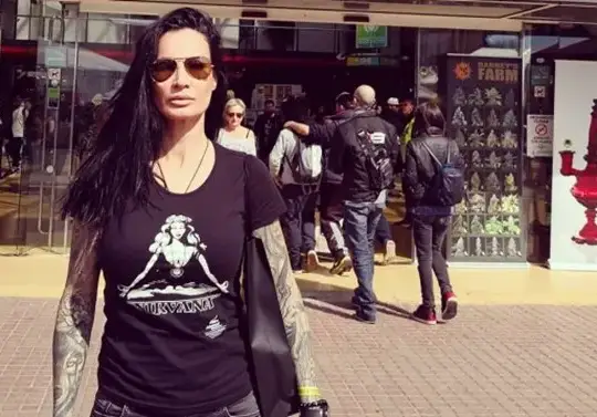 Цеци на конференция за канабис