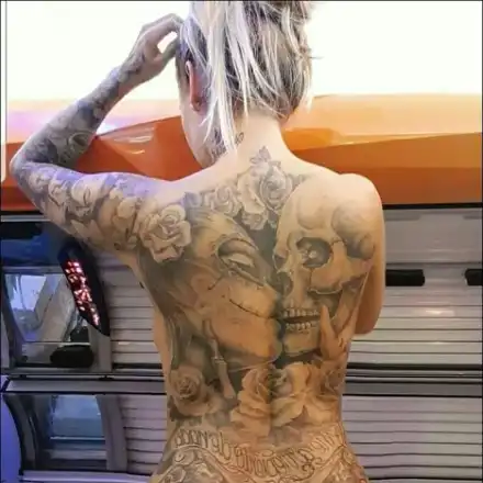 Цветелина Грахич се нашари с черепи по тялото