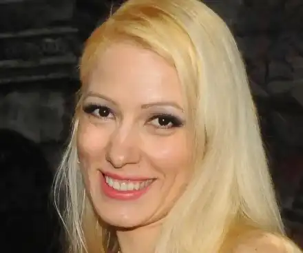 Деси Бакърджиева дебютирала пред Тато