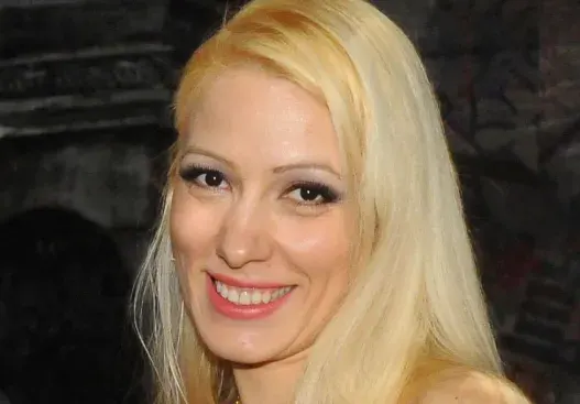 Деси Бакърджиева дебютирала пред Тато