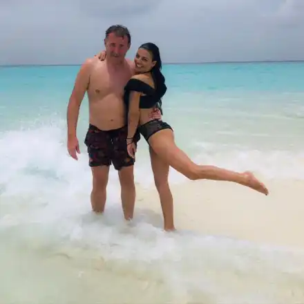 Деси Цонева почива на Малдивите с 55-годишния си любовник