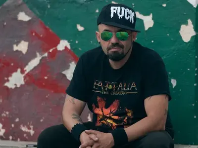 Дичо губи солидни хонорари заради паниката да лети със самолет