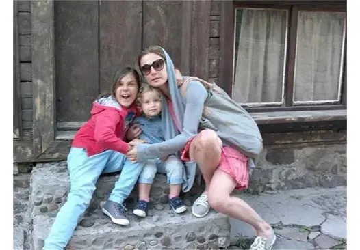Доктори не дават на Духовникова да осинови дете