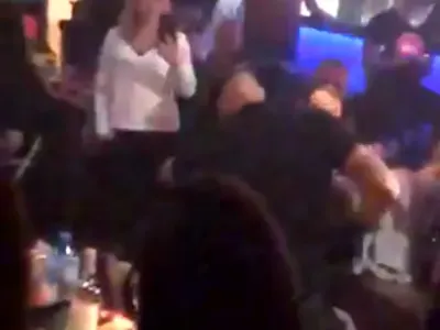 Ексклузивно в HotArena! Цяла София говори за това моминско парти! 24 часа преди сватбата си булка направи нещо шокиращо в столична кръчма! (Известна протестърка също е участвала в скандала)