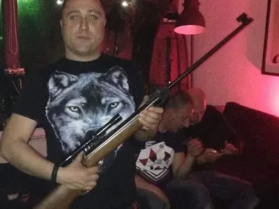 Ексклузивно в HotArena! Ето го менте баровеца от Драгалевци,  когото ЧЕЗ хваща 7 пъти да краде ток! Християн Жожобата се хвалил, че може да урежда и шофьорски книжки от КАТ!