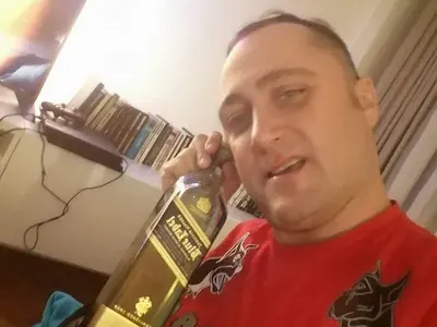 Ексклузивно в HotArena! Ето го менте баровеца от Драгалевци,  когото ЧЕЗ хваща 7 пъти да краде ток! Християн Жожобата се хвалил, че може да урежда и шофьорски книжки от КАТ!