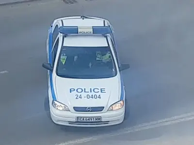 Ексклузивно в HotArena! Корумпирани служители на МВР публично заснети как прибират рушвет! (СНИМКИ + ВИДЕО)