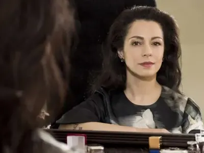 Елена Петрова все още без висше образование