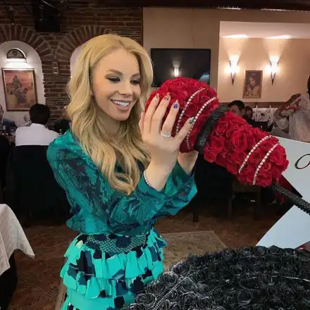 Емилия празнува 37 в родния Гълъбово