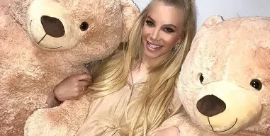 Емилия се мазни на Башур с мусака