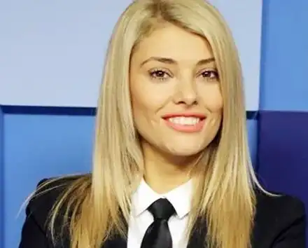 Ева Веселинова спи на чуждо