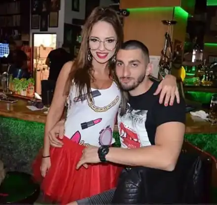 Лейди Би се жени! Певицата спира да се съблича, взима се с момък от Карлово