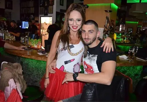 Лейди Би се жени! Певицата спира да се съблича, взима се с момък от Карлово