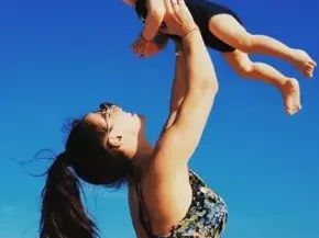 Мария Илиева с ново гадже и бебе в Америка