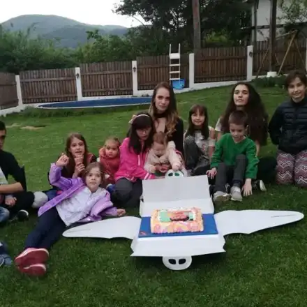 Милянкова на разходка с потомството