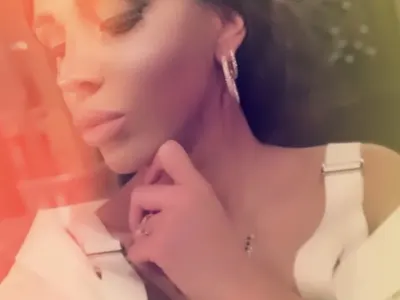 Мис Силикон е неузнаваема! Виктория Петрова си клъцна носа в Турция (Снимки)