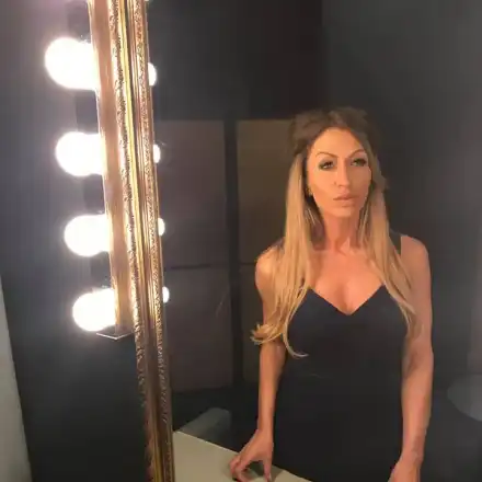 Мисис България 2018 Top of World София Паскалева представя модните тенденции за абитуриентските балове 2019г. (Снимки)