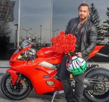 Митака от „София ден и нощ” глези гаджето