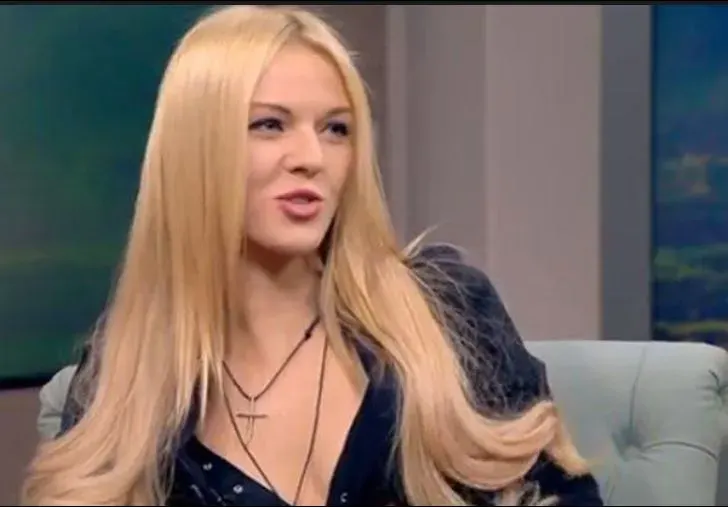 Натали Трифонова се задъхва в леглото